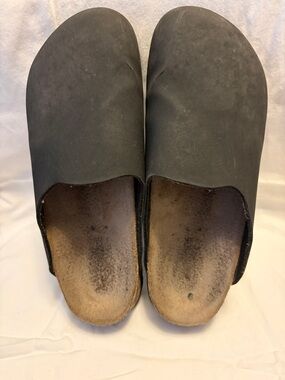 Birki’s black clogs.